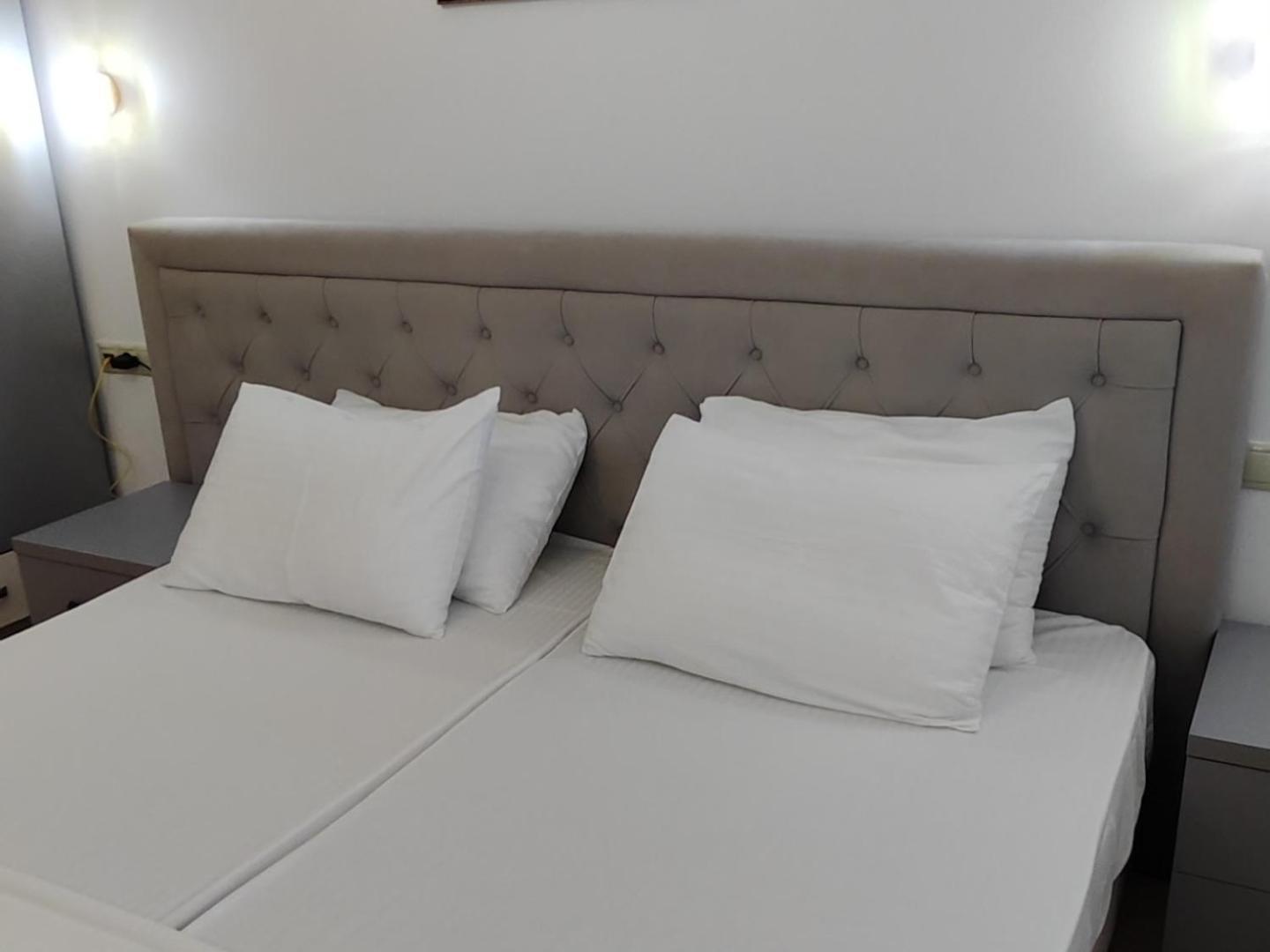 Spartila Apartments Dhërmi エクステリア 写真